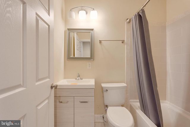 4243 DIX ST NE, Washington, DC 20019