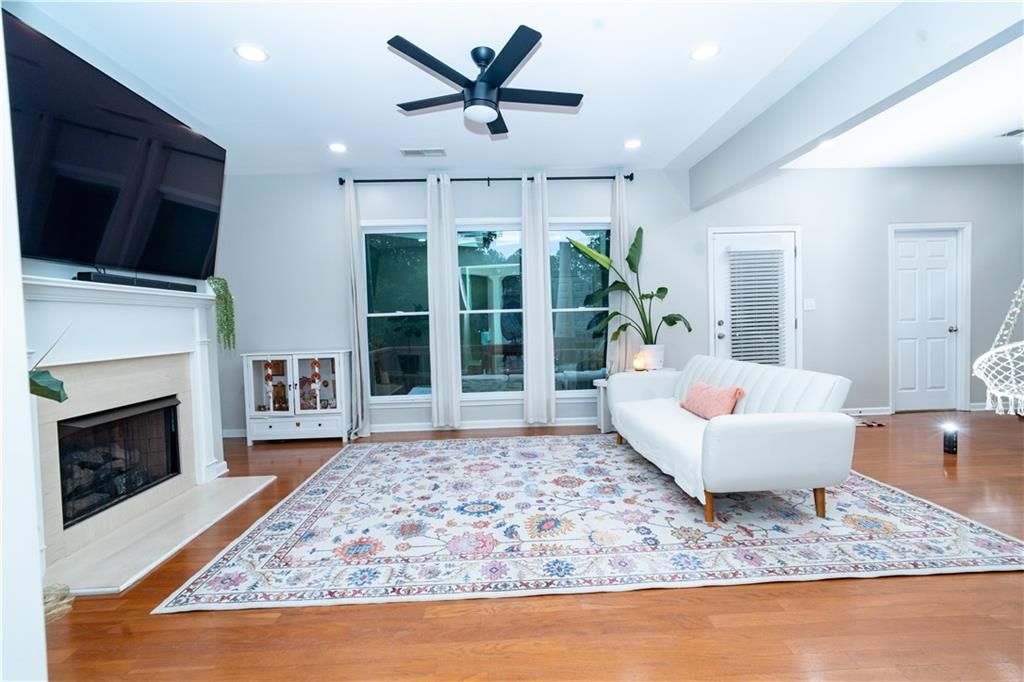 Image 11 of property listing at 1255 Faircrest Crossing Drive, Alpharetta, GA 30004