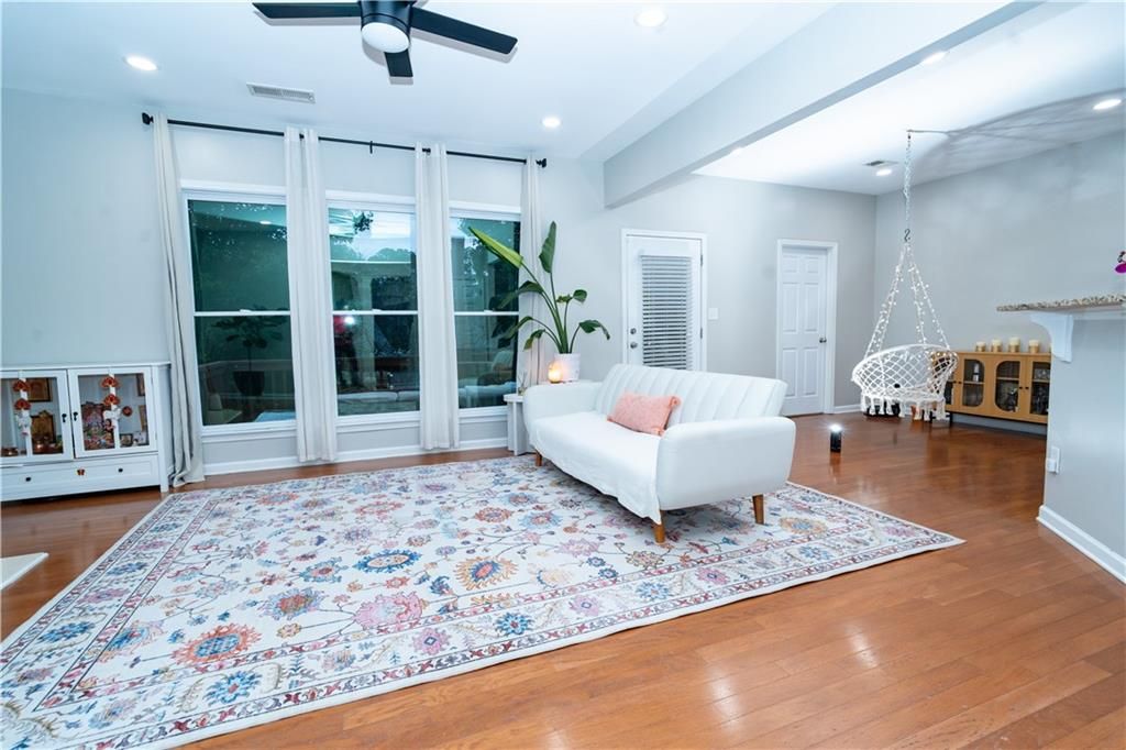 Image 12 of property listing at 1255 Faircrest Crossing Drive, Alpharetta, GA 30004