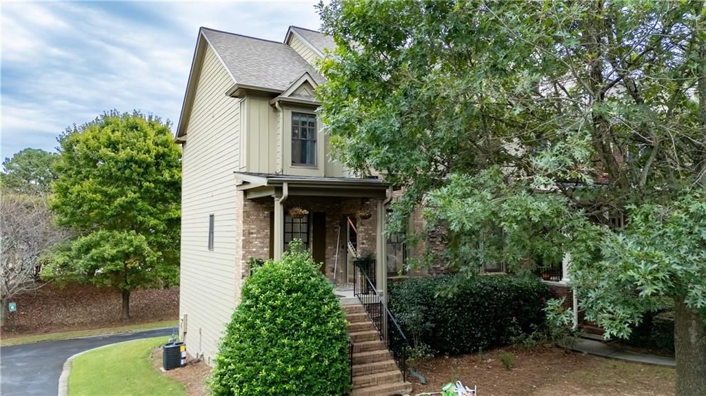 Image 2 of property listing at 1255 Faircrest Crossing Drive, Alpharetta, GA 30004