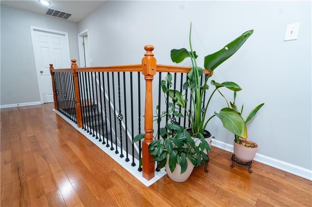 Image 21 of property listing at 1255 Faircrest Crossing Drive, Alpharetta, GA 30004