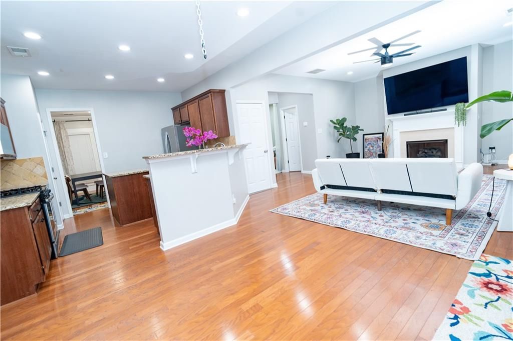 Image 7 of property listing at 1255 Faircrest Crossing Drive, Alpharetta, GA 30004