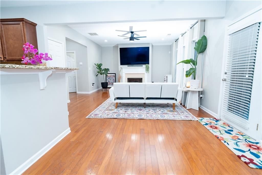 Image 8 of property listing at 1255 Faircrest Crossing Drive, Alpharetta, GA 30004