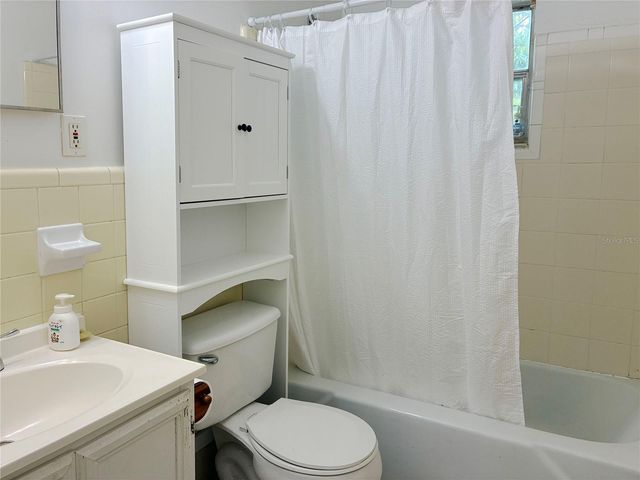 501 NW 15TH AVENUE 4, Gainesville, FL 32601