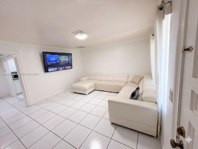 974 SE 1st St 974, Hialeah, FL 33010