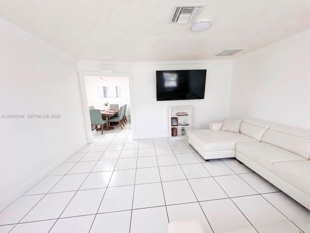 974 SE 1st St 974, Hialeah, FL 33010