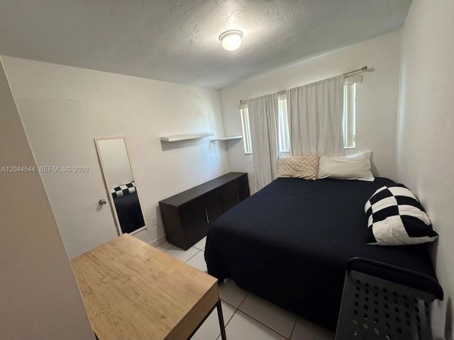 974 SE 1st St 974, Hialeah, FL 33010