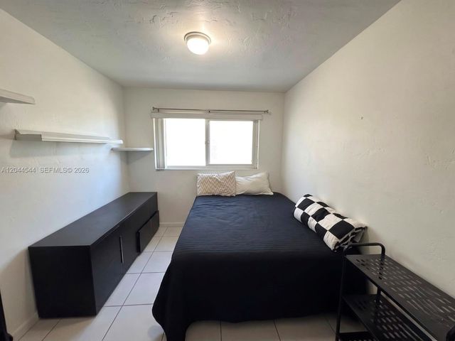 974 SE 1st St 974, Hialeah, FL 33010