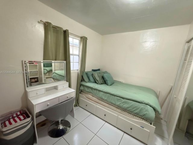 974 SE 1st St 974, Hialeah, FL 33010