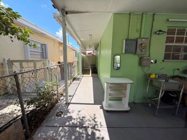 974 SE 1st St 974, Hialeah, FL 33010