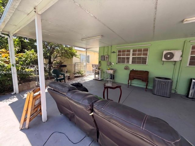 974 SE 1st St 974, Hialeah, FL 33010