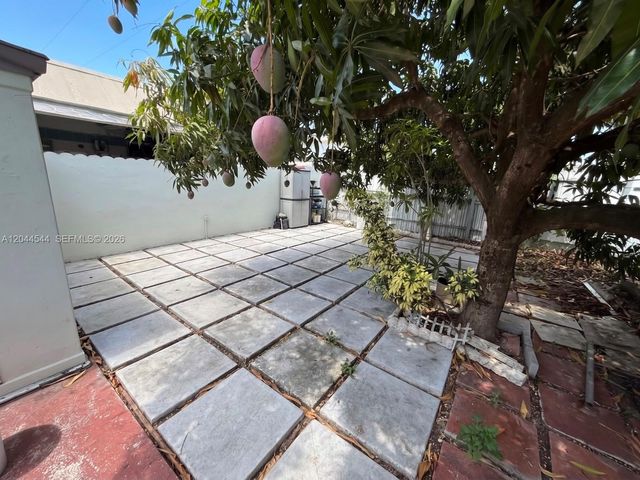 974 SE 1st St 974, Hialeah, FL 33010