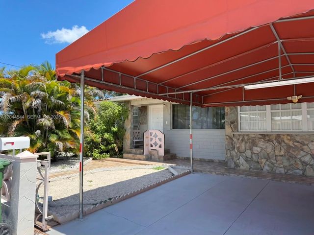 974 SE 1st St 974, Hialeah, FL 33010