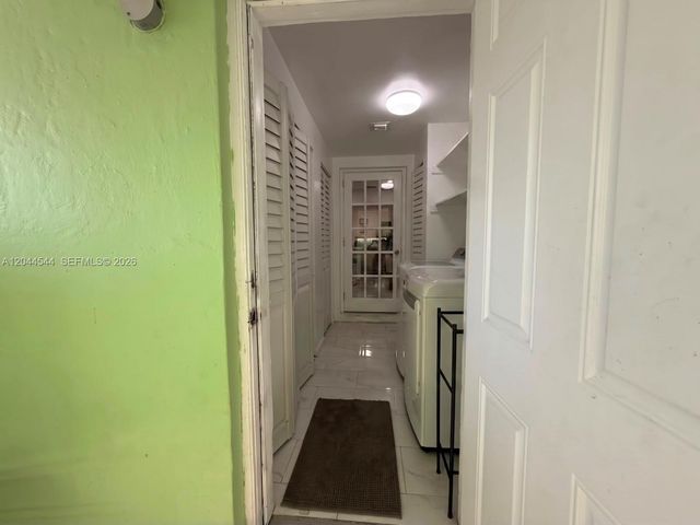 974 SE 1st St 974, Hialeah, FL 33010