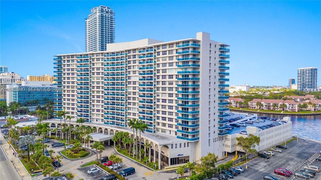 Image 3 of property listing at 3800 S Ocean Dr 1114, Hollywood, FL 33019