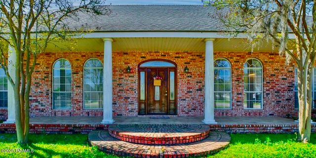 2018 La Belle Villa Road, New Iberia, LA 70563