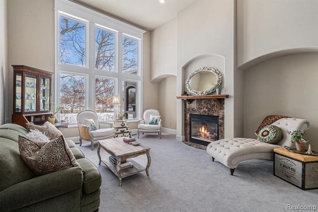 271 Greenan Lane, Lake Orion, MI 48362