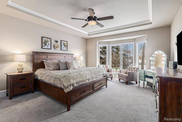 271 Greenan Lane, Lake Orion, MI 48362