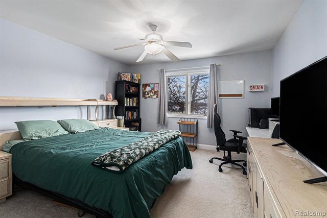 271 Greenan Lane, Lake Orion, MI 48362