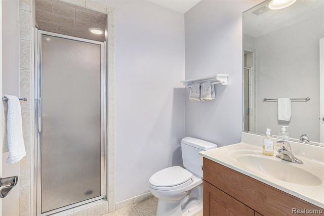 271 Greenan Lane, Lake Orion, MI 48362