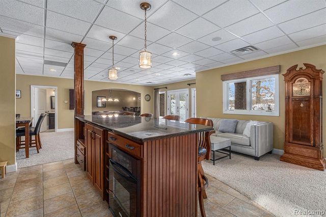 271 Greenan Lane, Lake Orion, MI 48362