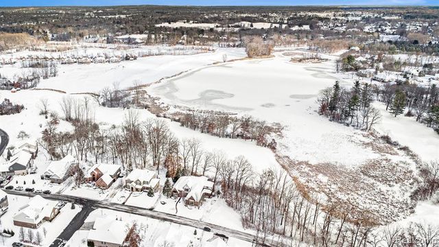 271 Greenan Lane, Lake Orion, MI 48362