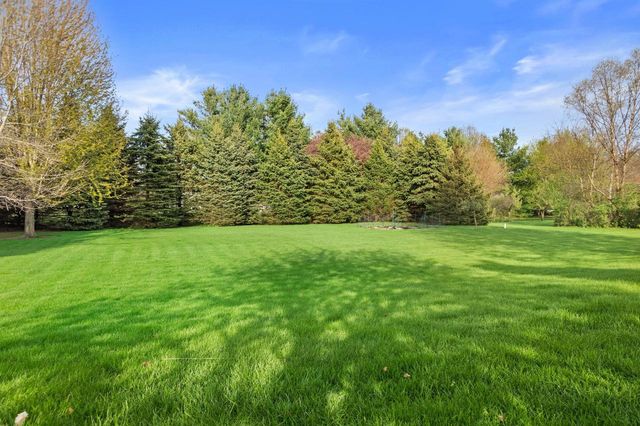 N64W27266 Maple STREET, Sussex, WI 53089
