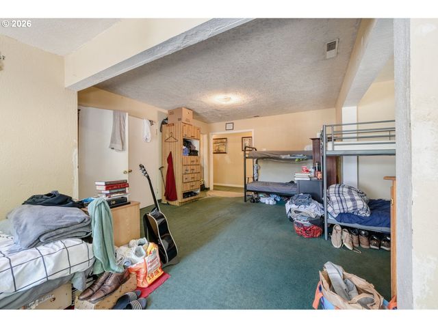 15705 Se POWELL Blvd, Portland, OR 97236