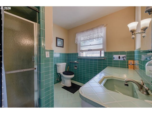 15705 Se POWELL Blvd, Portland, OR 97236