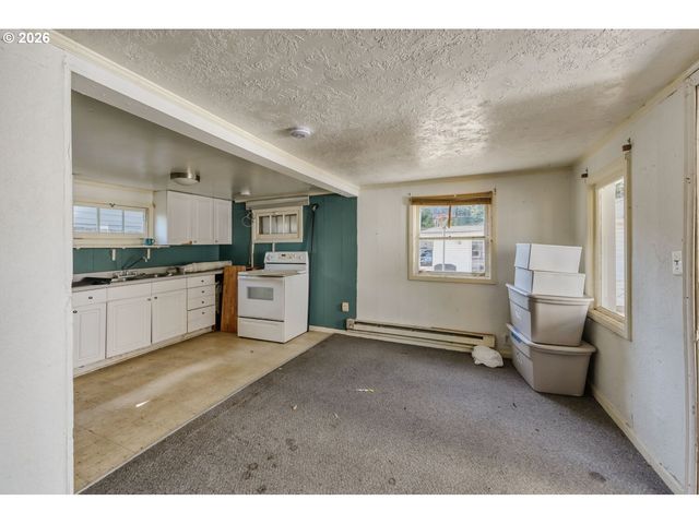 15705 Se POWELL Blvd, Portland, OR 97236