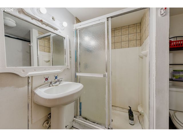 15705 Se POWELL Blvd, Portland, OR 97236