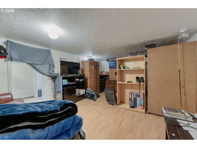 15705 Se POWELL Blvd, Portland, OR 97236
