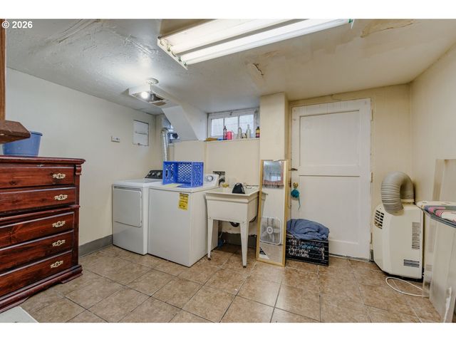 15705 Se POWELL Blvd, Portland, OR 97236