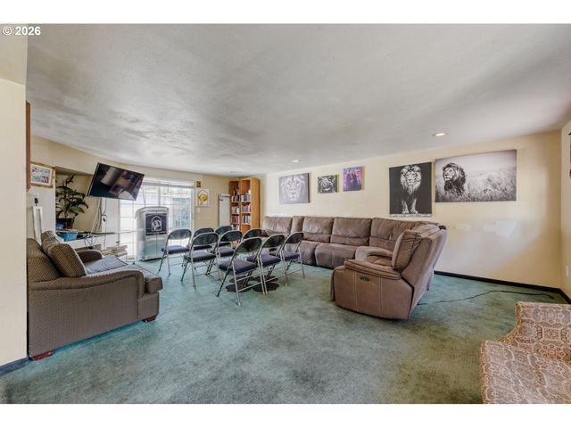 15705 Se POWELL Blvd, Portland, OR 97236