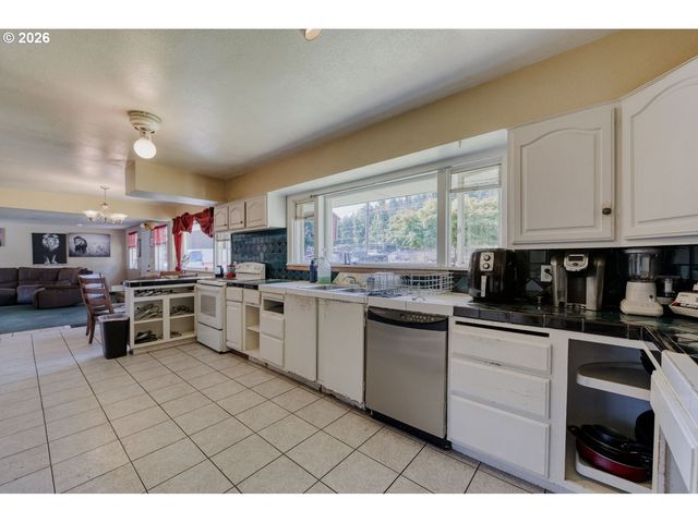 15705 Se POWELL Blvd, Portland, OR 97236
