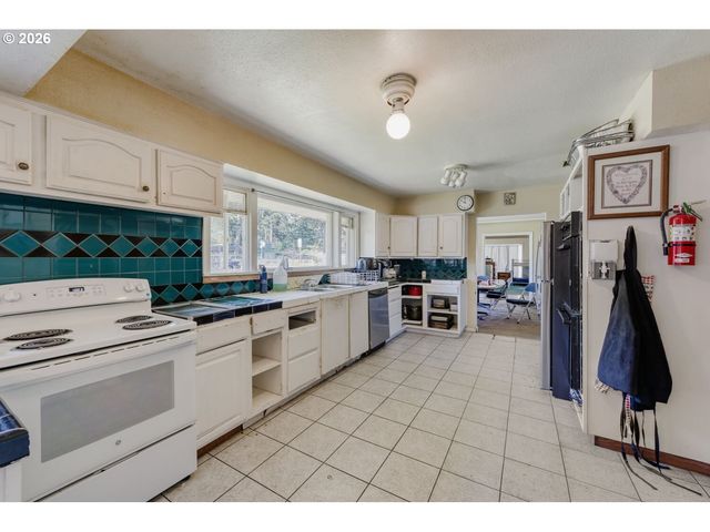 15705 Se POWELL Blvd, Portland, OR 97236