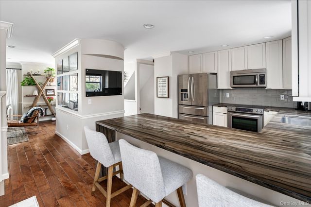 75 Park Rd Extension, Goldens Bridge, NY 10526