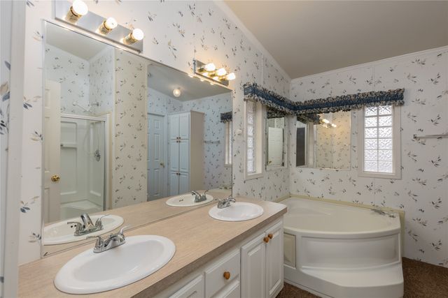 156 Northwoods Court, Azle, TX 76020