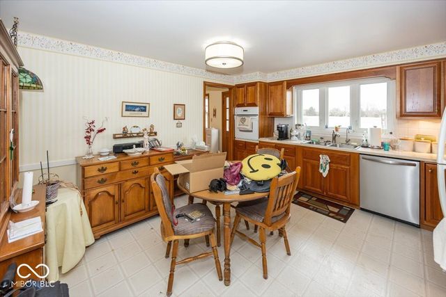 7838 W US Highway 52, New Palestine, IN 46163