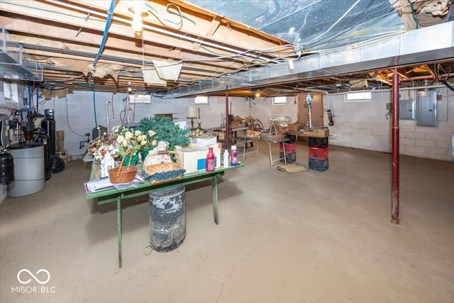 7838 W US Highway 52, New Palestine, IN 46163