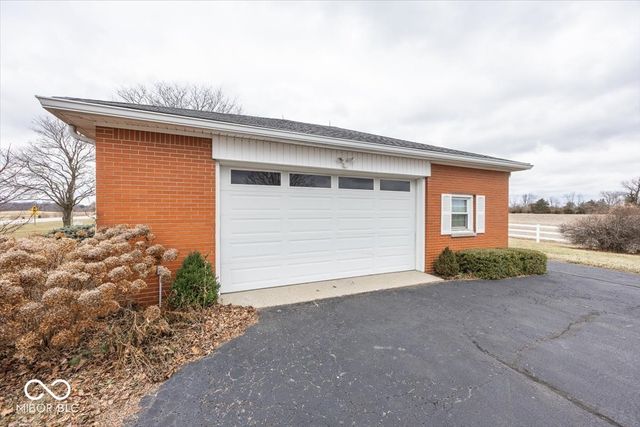 7838 W US Highway 52, New Palestine, IN 46163