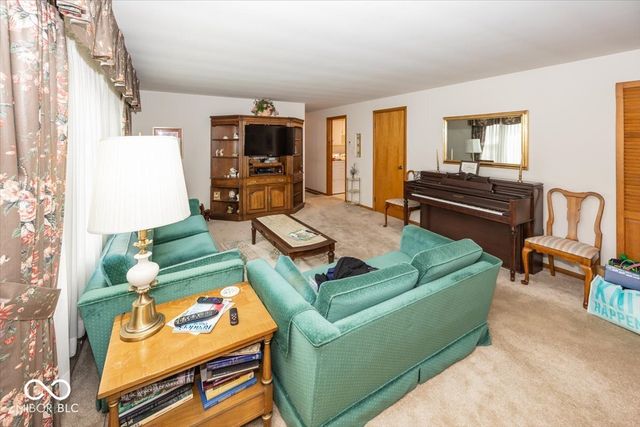 7838 W US Highway 52, New Palestine, IN 46163