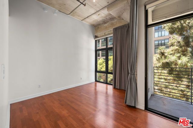 330 W 11th Street 406, Los Angeles, CA 90015