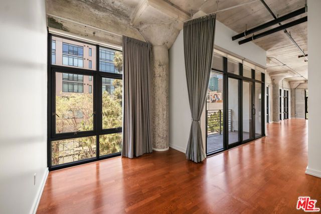 330 W 11th Street 406, Los Angeles, CA 90015