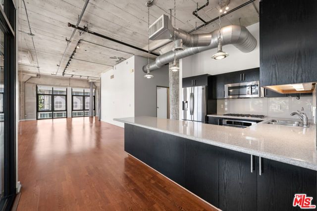 330 W 11th Street 406, Los Angeles, CA 90015