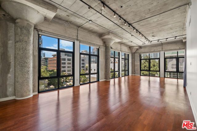 330 W 11th Street 406, Los Angeles, CA 90015