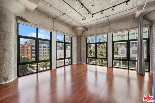 330 W 11th Street 406, Los Angeles, CA 90015