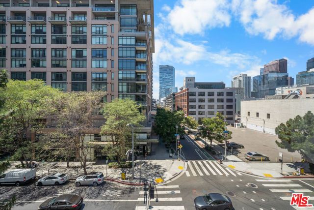 330 W 11th Street 406, Los Angeles, CA 90015