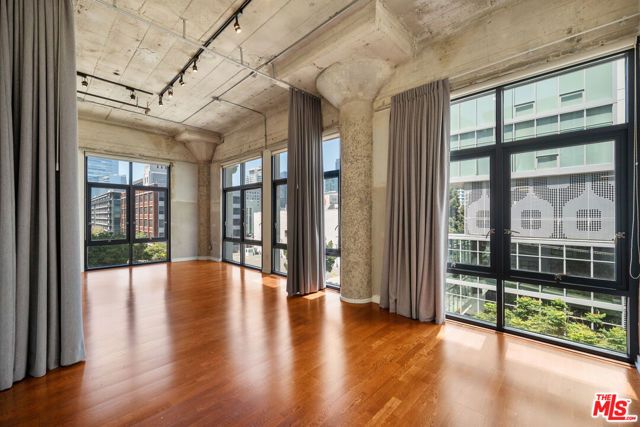 330 W 11th Street 406, Los Angeles, CA 90015
