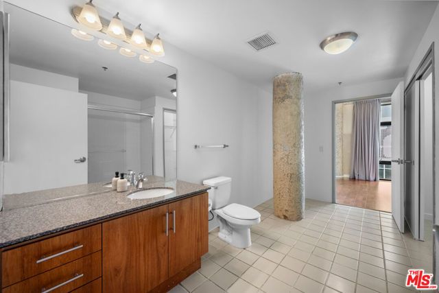 330 W 11th Street 406, Los Angeles, CA 90015